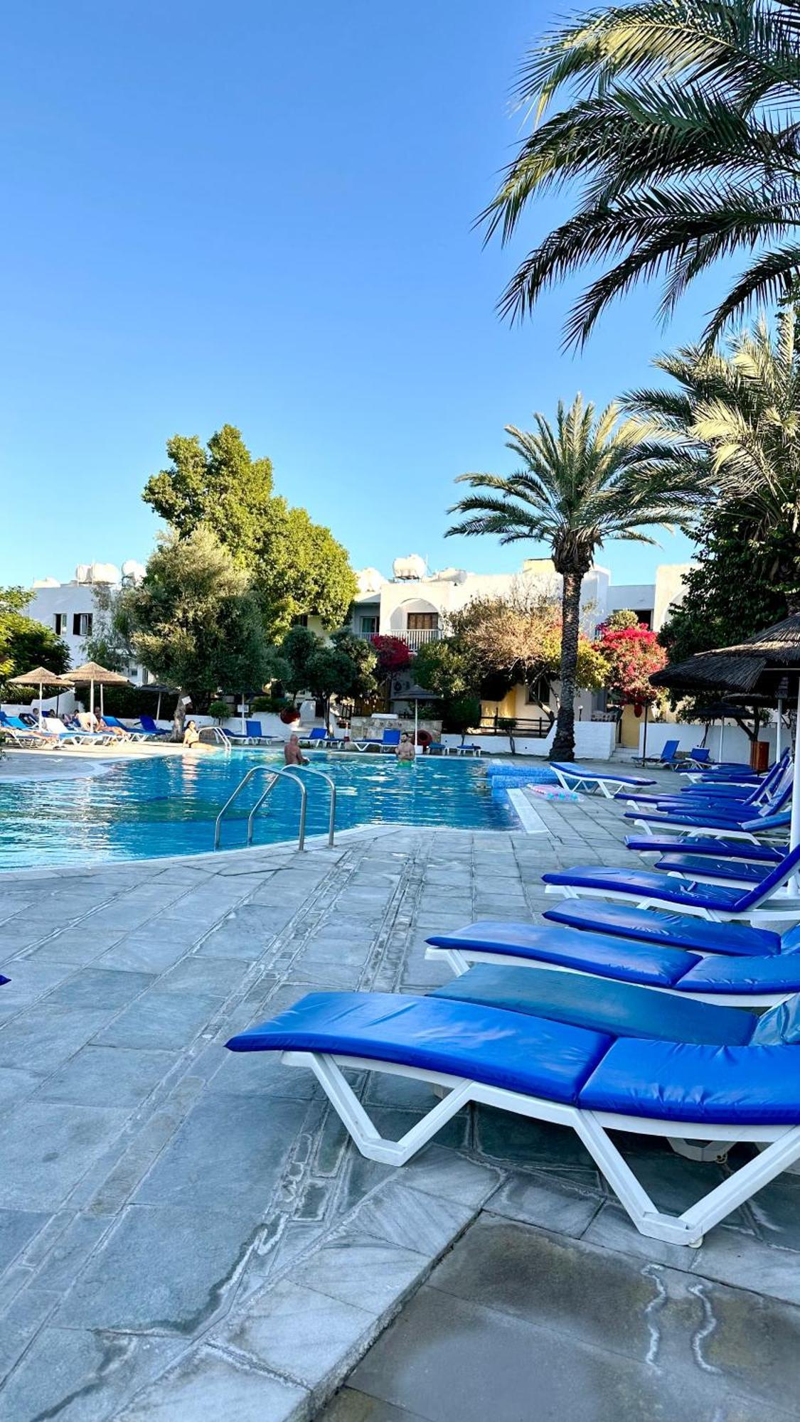 Paphos Gardens Studio Suite ภายนอก รูปภาพ