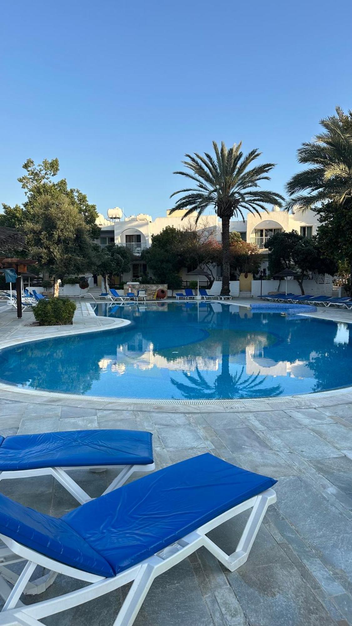 Paphos Gardens Studio Suite ภายนอก รูปภาพ