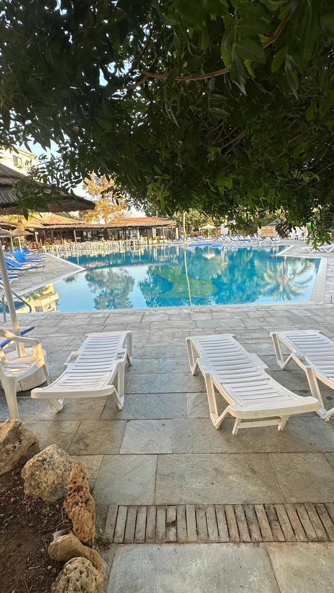 Paphos Gardens Studio Suite ภายนอก รูปภาพ